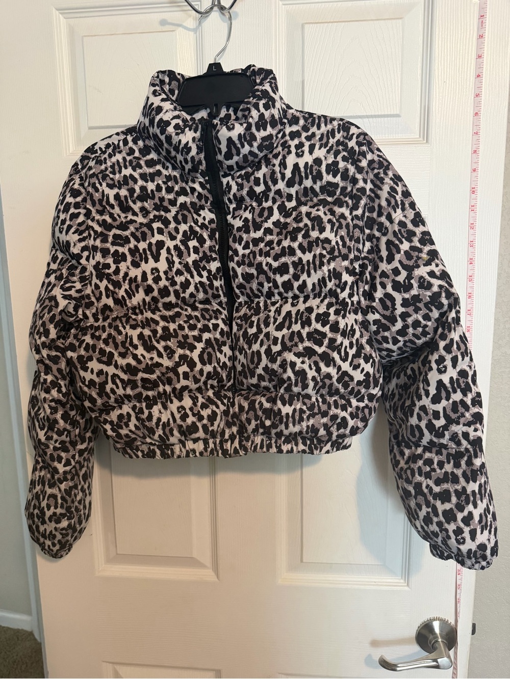 SHEIN Black and White Leopard Print Cropped Puffer Jacket